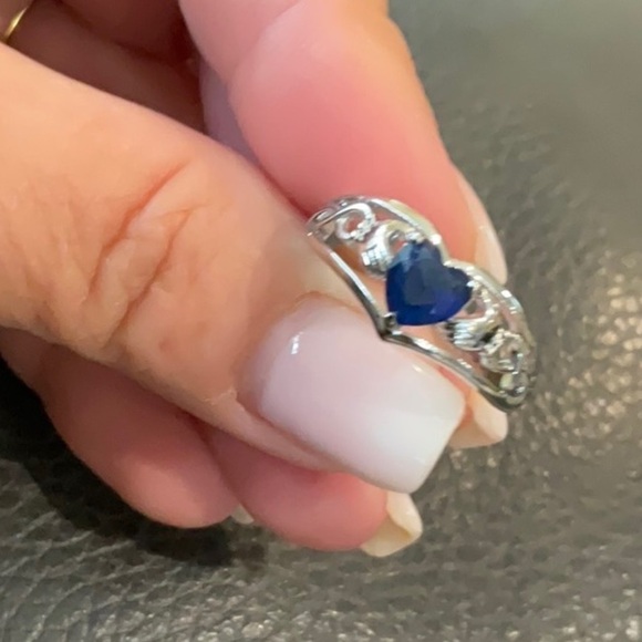 Silver Tone  Heart Gemstone Decor Fashionable Ring in Size 7 - Picture 7 of 9